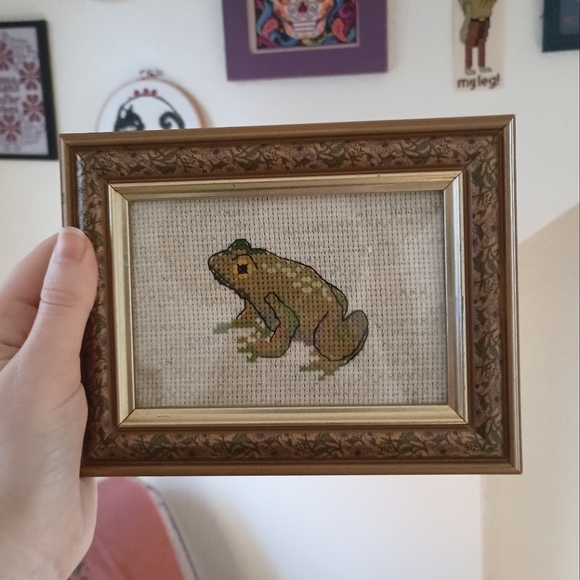 Handmade Vintage Style Frog Cross Stitch - Picture 2 of 6
